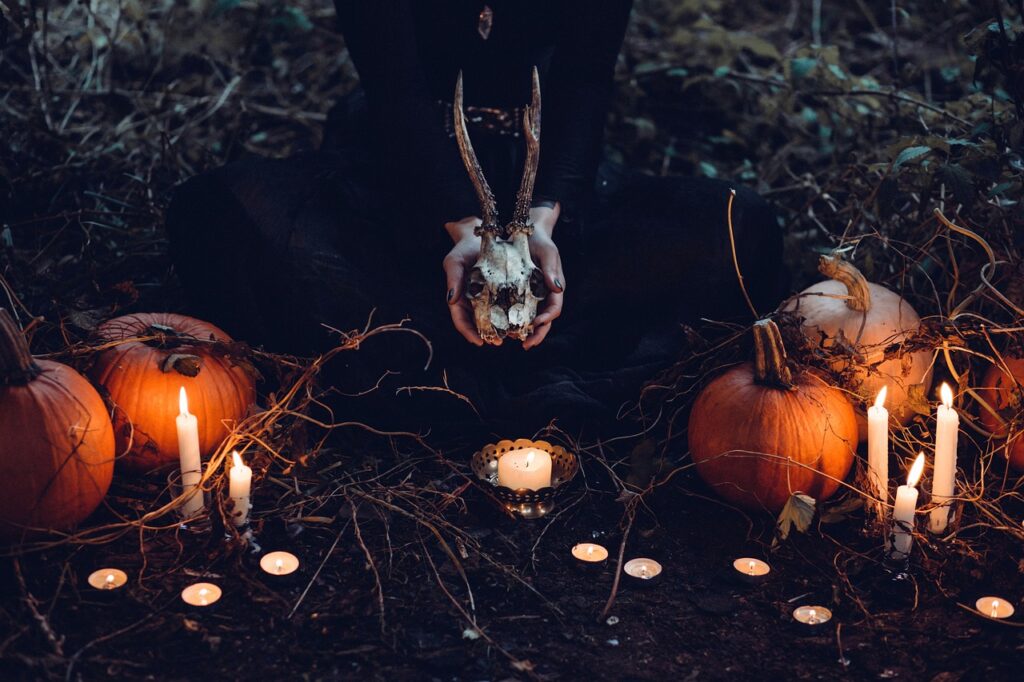 Halloween Stories: Scary Stories For Kids And Great To Tell Around The Campfire!